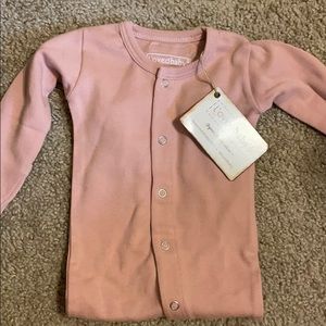 BNWT L’oved Baby mauve footie pajamas